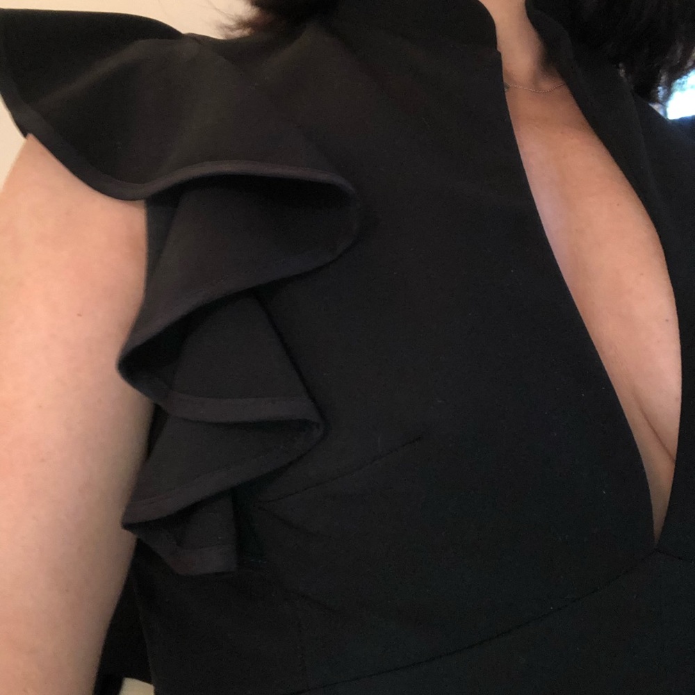 Black Halo keyhole ruffle sleeve midi dress